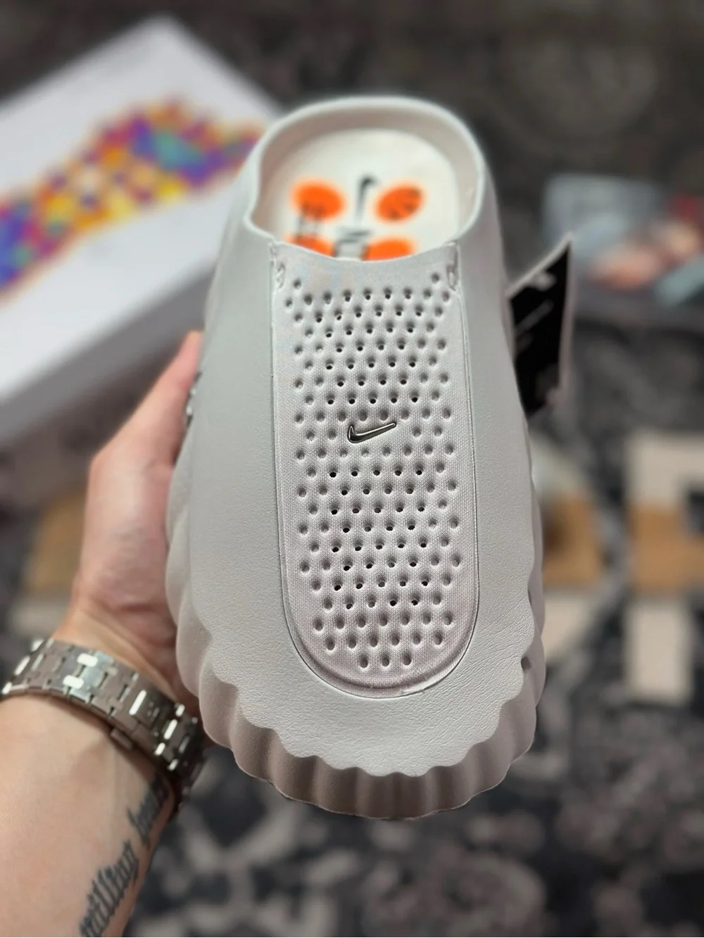 Brand new White NikeMind 001 slippers Three-Point Logo (boxnot included)